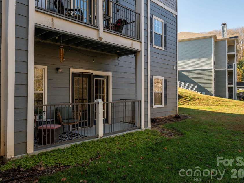 600 Vista Lake Drive, Candler, NC 28715.  MLS# CAR4318496, YatesRealty ID 25933. Covered