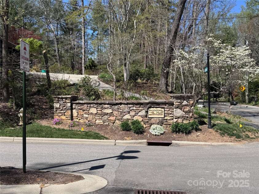 44 Samuel Ashe Drive, Asheville, NC 28805.  MLS# CAR4279385, YatesRealty ID 25934. 