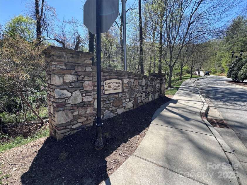 44 Samuel Ashe Drive, Asheville, NC 28805.  MLS# CAR4279385, YatesRealty ID 25934. 