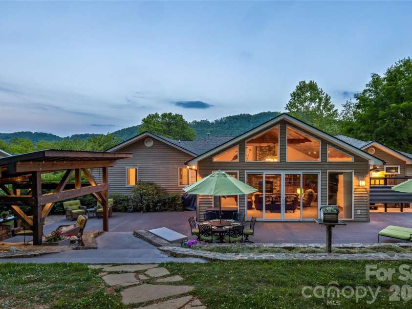 51 White Pine Circle, Fletcher, NC 28732.  MLS# CAR4380426, YatesRealty ID 25934. 