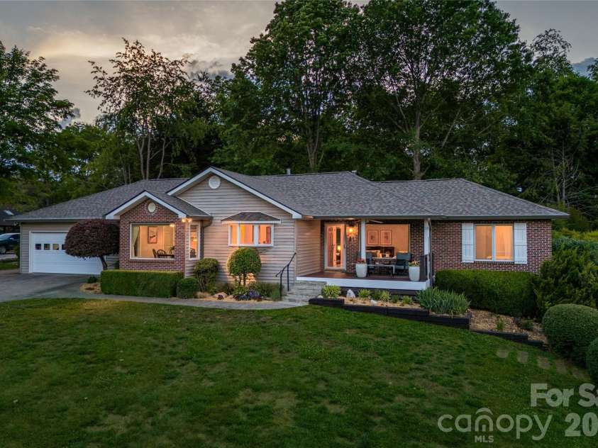 51 White Pine Circle, Fletcher, NC 28732.  MLS# CAR4380426, YatesRealty ID 25934. 