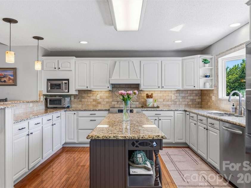 51 White Pine Circle, Fletcher, NC 28732.  MLS# CAR4380426, YatesRealty ID 25934. 
