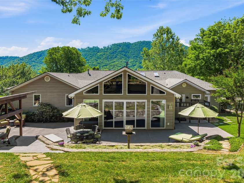51 White Pine Circle, Fletcher, NC 28732.  MLS# CAR4380426, YatesRealty ID 25934. 