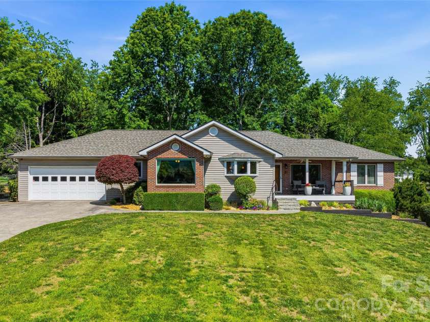 51 White Pine Circle, Fletcher, NC 28732.  MLS# CAR4380426, YatesRealty ID 25934. 