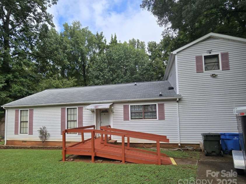 10100 Cromarty Lane, Mint Hill, NC 28227.  MLS# CAR4279703, YatesRealty ID 25935. 