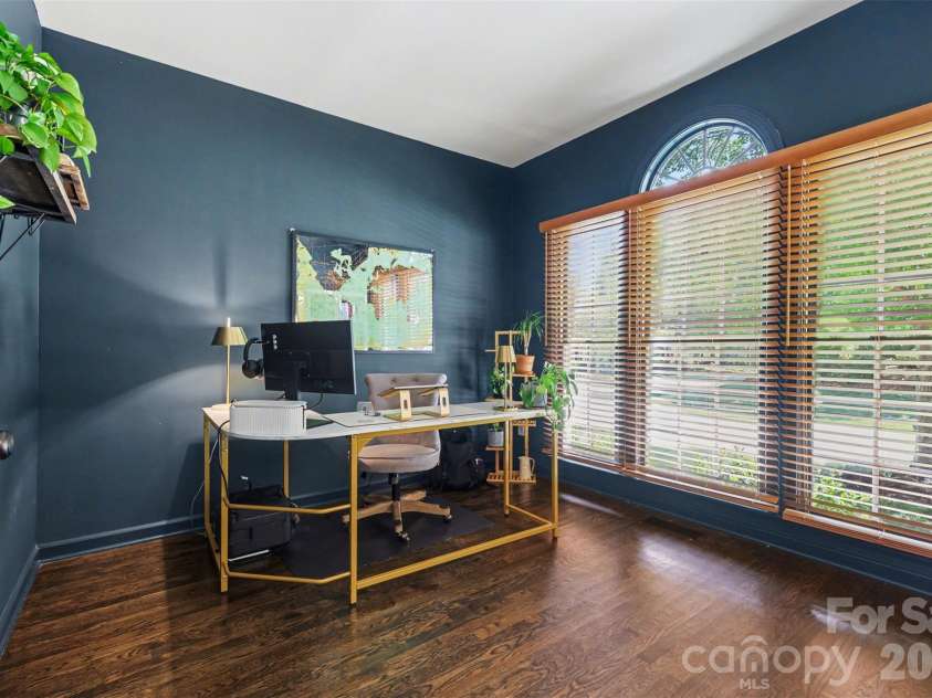 6213 Knightsgate Court, Charlotte, NC 28269.  MLS# CAR4370550, YatesRealty ID 25935. 