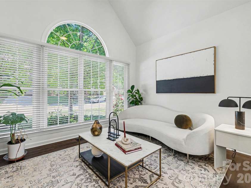 6213 Knightsgate Court, Charlotte, NC 28269.  MLS# CAR4370550, YatesRealty ID 25935. 