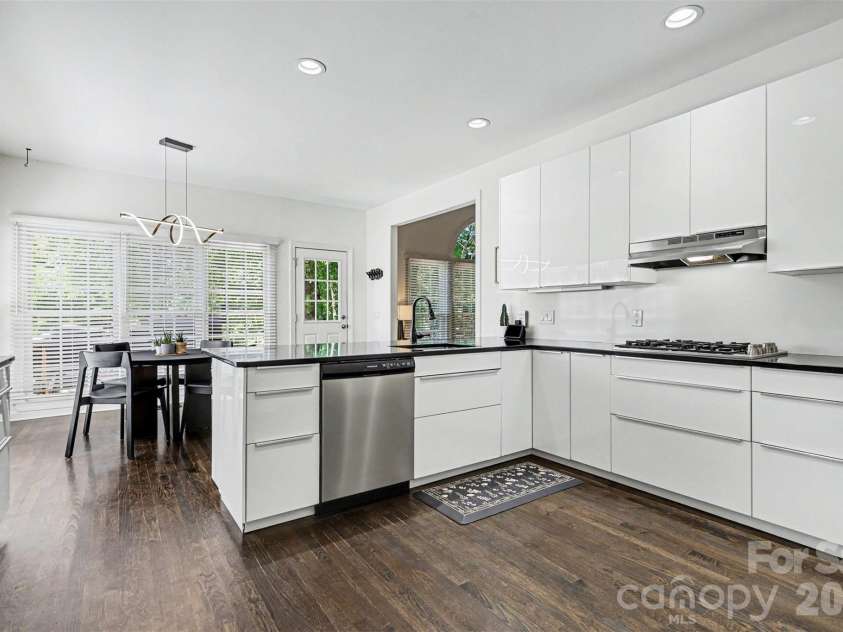 6213 Knightsgate Court, Charlotte, NC 28269.  MLS# CAR4370550, YatesRealty ID 25935. 