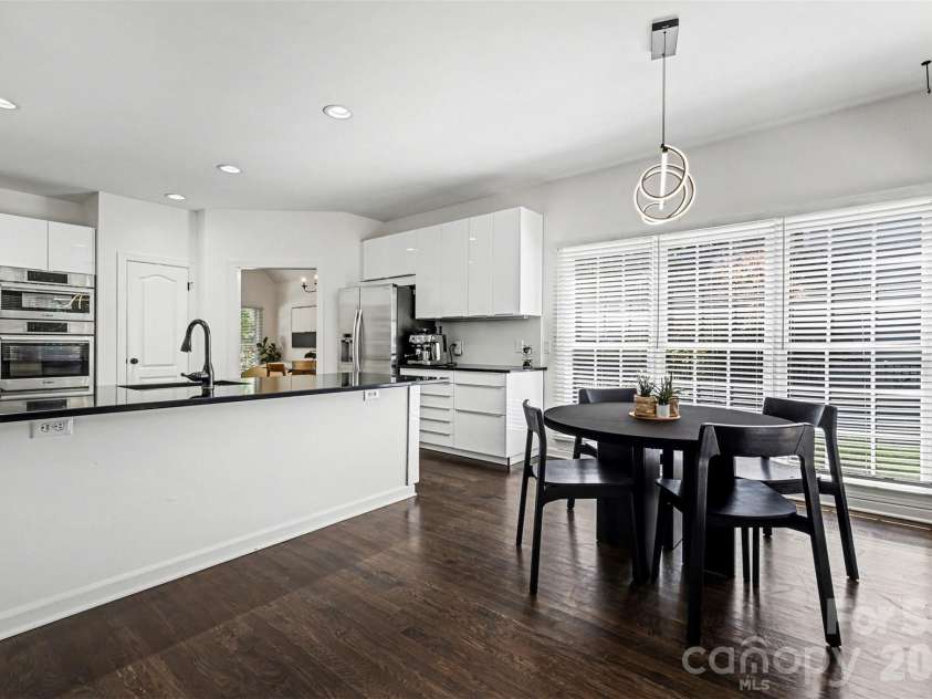 6213 Knightsgate Court, Charlotte, NC 28269.  MLS# CAR4370550, YatesRealty ID 25935. 