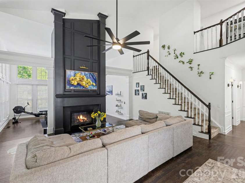 6213 Knightsgate Court, Charlotte, NC 28269.  MLS# CAR4370550, YatesRealty ID 25935. 
