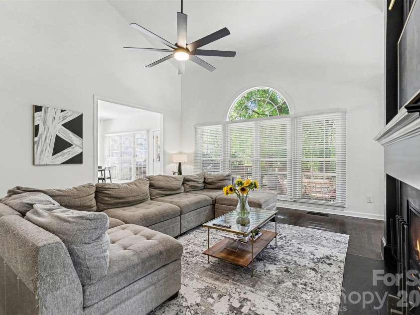 6213 Knightsgate Court, Charlotte, NC 28269.  MLS# CAR4370550, YatesRealty ID 25935. 