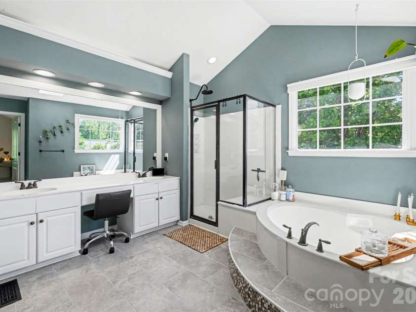 6213 Knightsgate Court, Charlotte, NC 28269.  MLS# CAR4370550, YatesRealty ID 25935. 