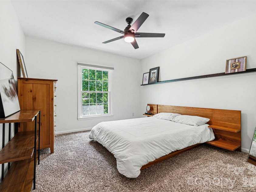 6213 Knightsgate Court, Charlotte, NC 28269.  MLS# CAR4370550, YatesRealty ID 25935. 
