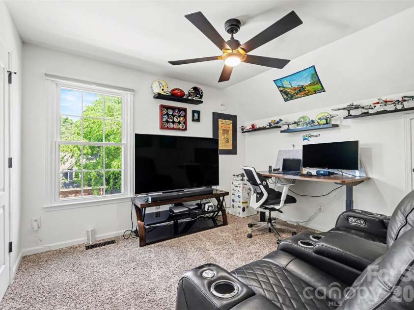 6213 Knightsgate Court, Charlotte, NC 28269.  MLS# CAR4370550, YatesRealty ID 25935. 