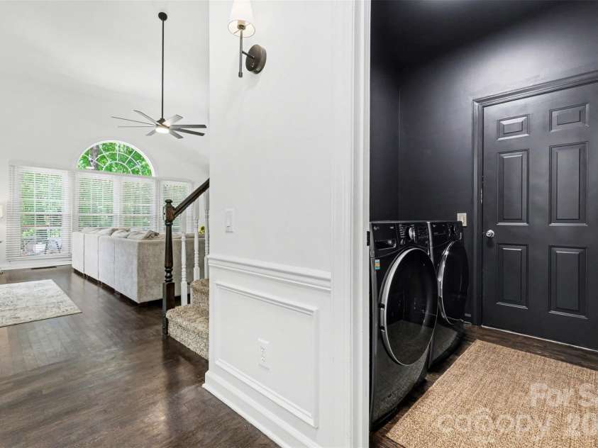 6213 Knightsgate Court, Charlotte, NC 28269.  MLS# CAR4370550, YatesRealty ID 25935. 