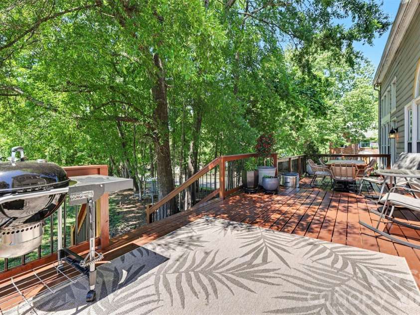 6213 Knightsgate Court, Charlotte, NC 28269.  MLS# CAR4370550, YatesRealty ID 25935. 