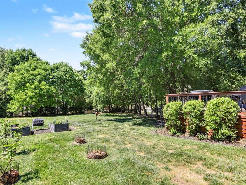 6213 Knightsgate Court, Charlotte, NC 28269.  MLS# CAR4370550, YatesRealty ID 25935. 