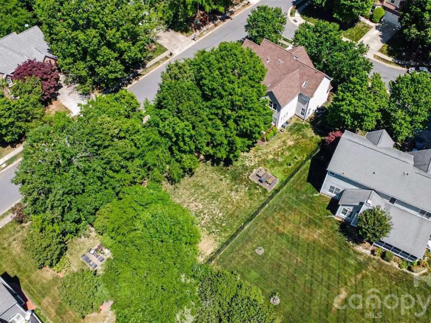 6213 Knightsgate Court, Charlotte, NC 28269.  MLS# CAR4370550, YatesRealty ID 25935. 