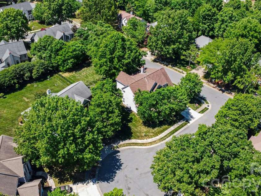 6213 Knightsgate Court, Charlotte, NC 28269.  MLS# CAR4370550, YatesRealty ID 25935. 