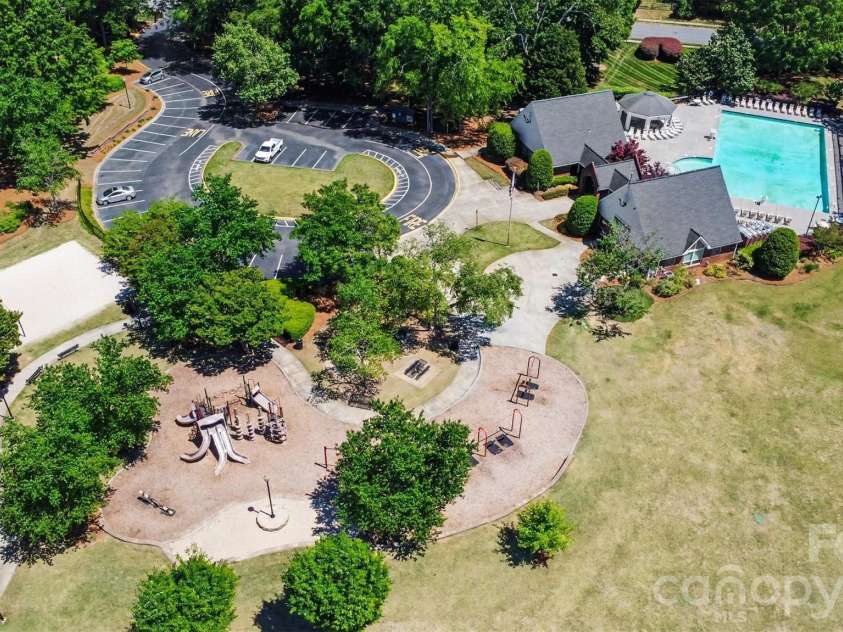6213 Knightsgate Court, Charlotte, NC 28269.  MLS# CAR4370550, YatesRealty ID 25935. 