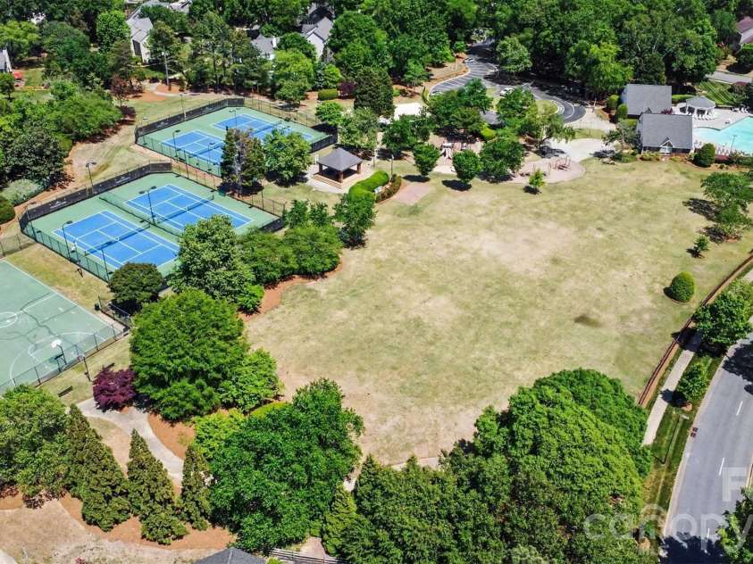6213 Knightsgate Court, Charlotte, NC 28269.  MLS# CAR4370550, YatesRealty ID 25935. 
