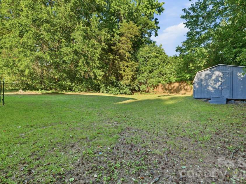 364 Leafmore Drive, Charlotte, NC 28213.  MLS# CAR4384246, YatesRealty ID 25936. Massive 0.43-acre lot includes storage shed!!