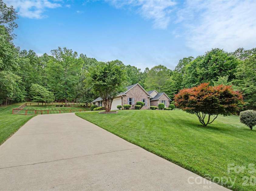 293 Bent Tree Drive, Rutherfordton, NC 28139.  MLS# CAR4381988, YatesRealty ID 25937. 