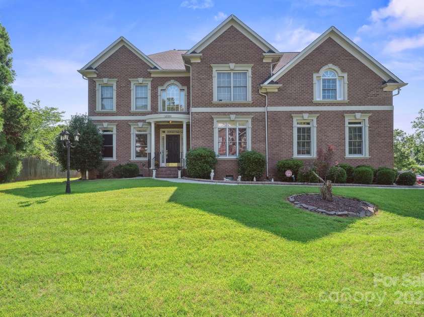 12004 New Bond Drive, Huntersville, NC 28078.  MLS# CAR4273141, YatesRealty ID 25938. 