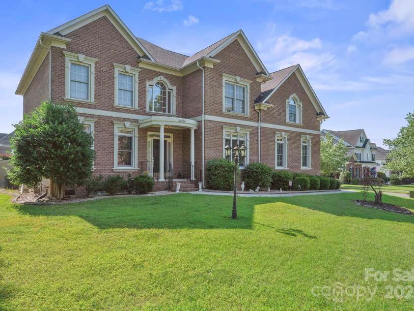 12004 New Bond Drive, Huntersville, NC 28078.  MLS# CAR4273141, YatesRealty ID 25938. 