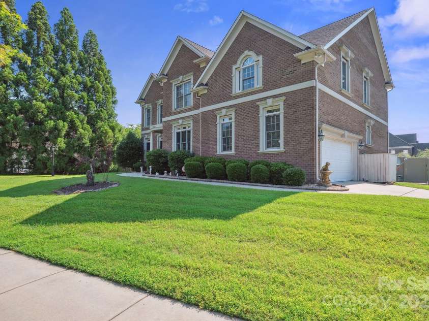 12004 New Bond Drive, Huntersville, NC 28078.  MLS# CAR4273141, YatesRealty ID 25938. 