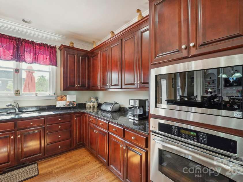 12004 New Bond Drive, Huntersville, NC 28078.  MLS# CAR4273141, YatesRealty ID 25938. 