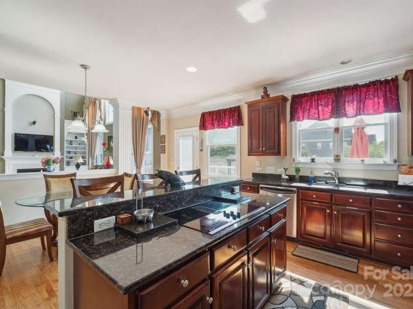 12004 New Bond Drive, Huntersville, NC 28078.  MLS# CAR4273141, YatesRealty ID 25938. 