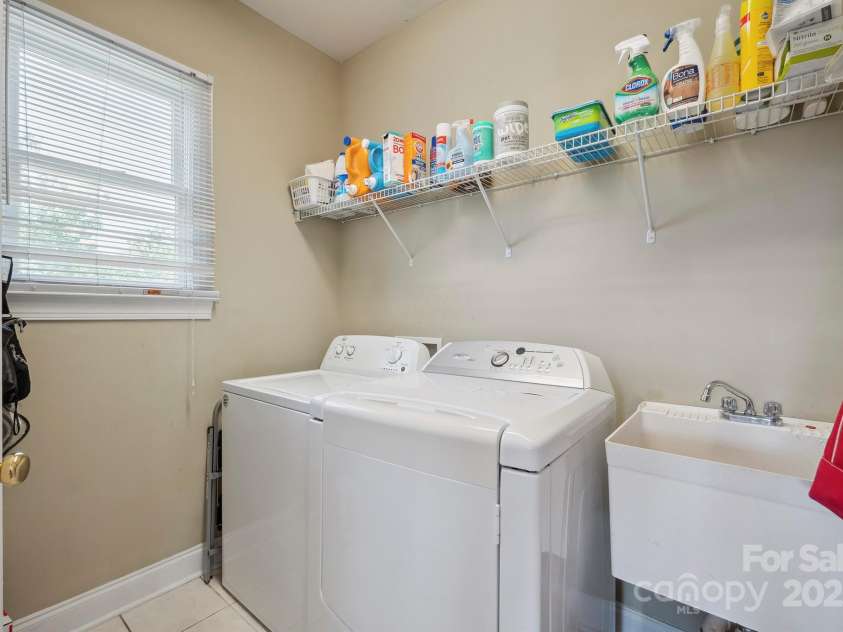 12004 New Bond Drive, Huntersville, NC 28078.  MLS# CAR4273141, YatesRealty ID 25938. 