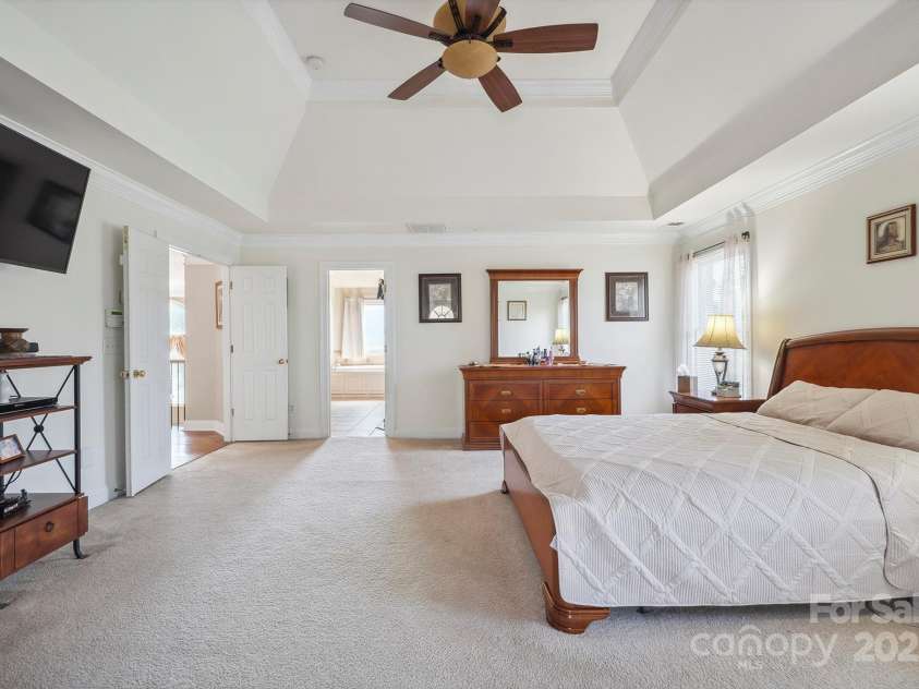 12004 New Bond Drive, Huntersville, NC 28078.  MLS# CAR4273141, YatesRealty ID 25938. 