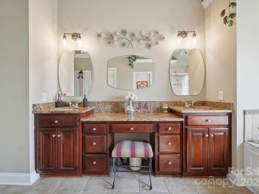 12004 New Bond Drive, Huntersville, NC 28078.  MLS# CAR4273141, YatesRealty ID 25938. 