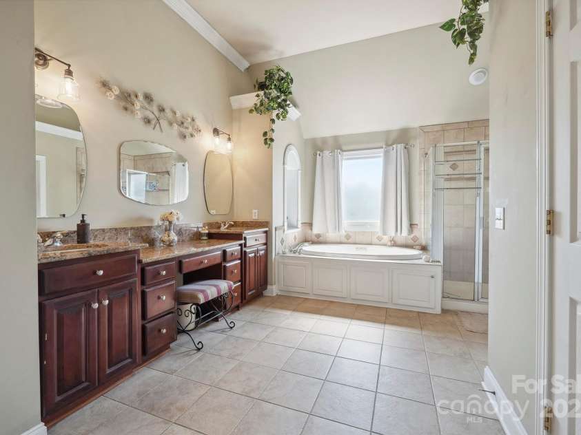 12004 New Bond Drive, Huntersville, NC 28078.  MLS# CAR4273141, YatesRealty ID 25938. 