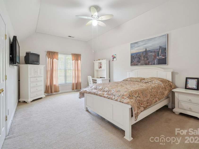 12004 New Bond Drive, Huntersville, NC 28078.  MLS# CAR4273141, YatesRealty ID 25938. 