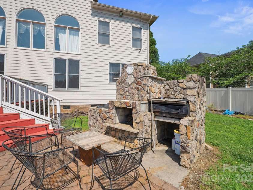 12004 New Bond Drive, Huntersville, NC 28078.  MLS# CAR4273141, YatesRealty ID 25938. 