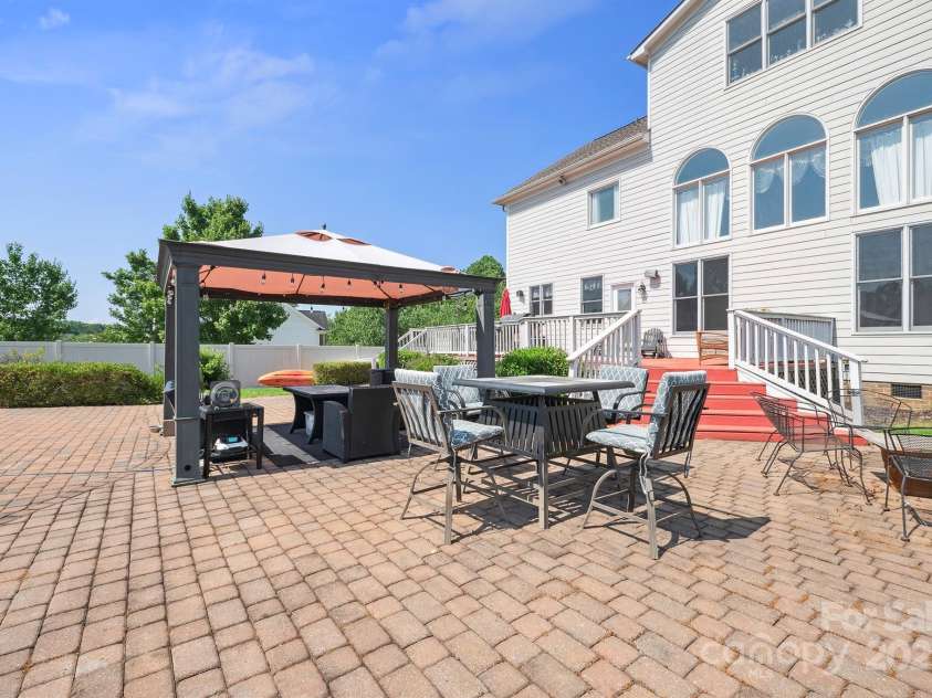 12004 New Bond Drive, Huntersville, NC 28078.  MLS# CAR4273141, YatesRealty ID 25938. 