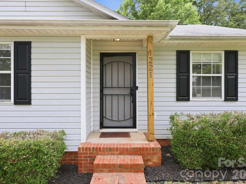 1221 Capps Hollow Drive, Charlotte, NC 28216.  MLS# CAR4378242, YatesRealty ID 25939. 
