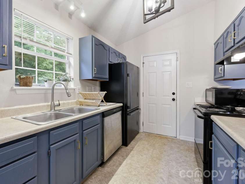 1221 Capps Hollow Drive, Charlotte, NC 28216.  MLS# CAR4378242, YatesRealty ID 25939. 