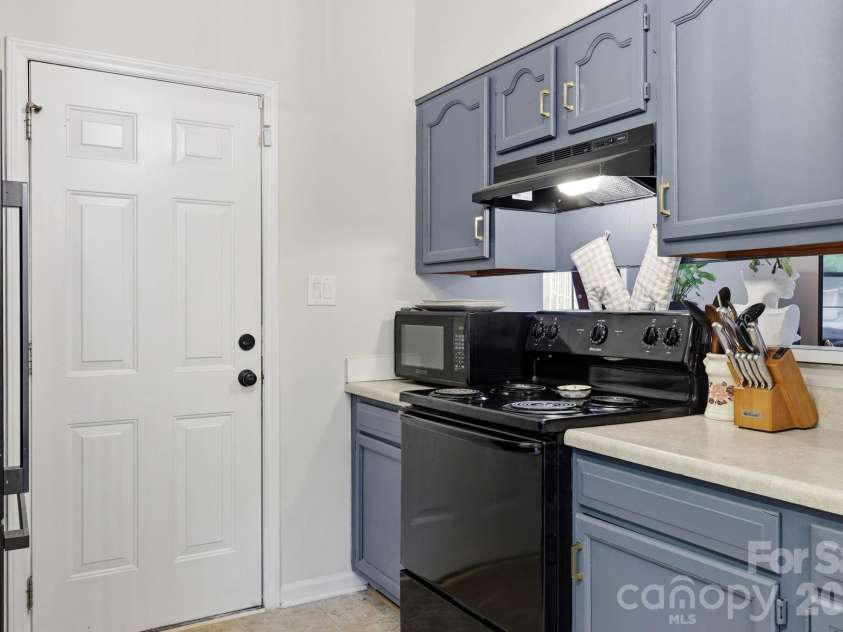 1221 Capps Hollow Drive, Charlotte, NC 28216.  MLS# CAR4378242, YatesRealty ID 25939. 