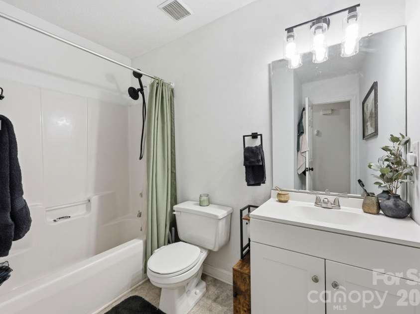 1221 Capps Hollow Drive, Charlotte, NC 28216.  MLS# CAR4378242, YatesRealty ID 25939. 