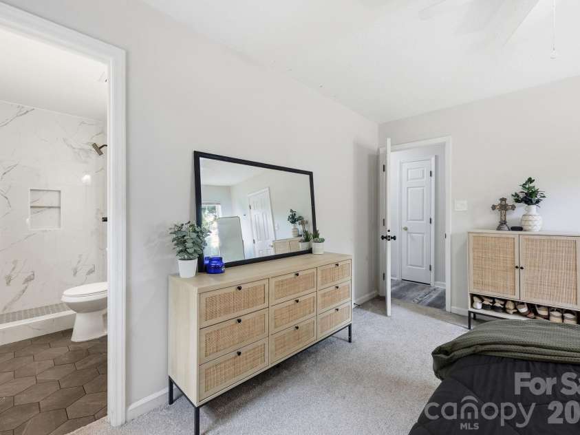 1221 Capps Hollow Drive, Charlotte, NC 28216.  MLS# CAR4378242, YatesRealty ID 25939. 
