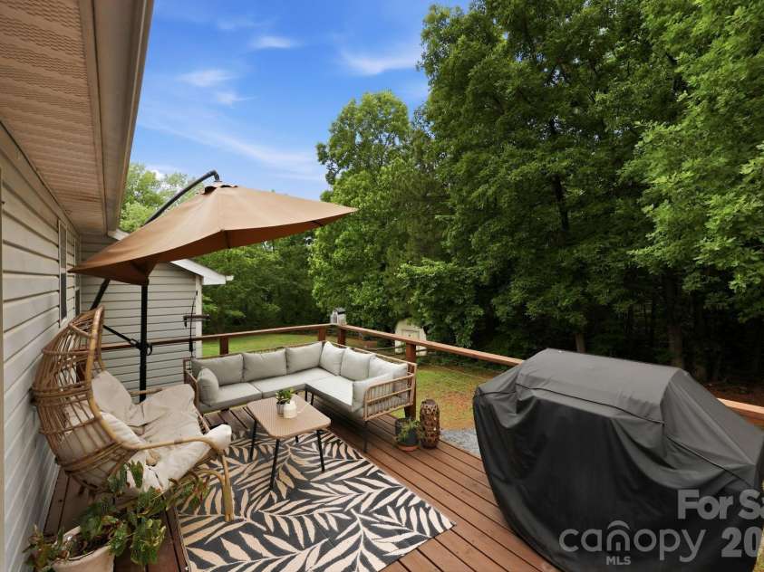 1221 Capps Hollow Drive, Charlotte, NC 28216.  MLS# CAR4378242, YatesRealty ID 25939. 