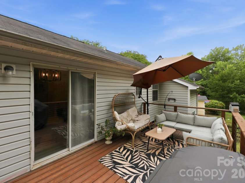 1221 Capps Hollow Drive, Charlotte, NC 28216.  MLS# CAR4378242, YatesRealty ID 25939. 
