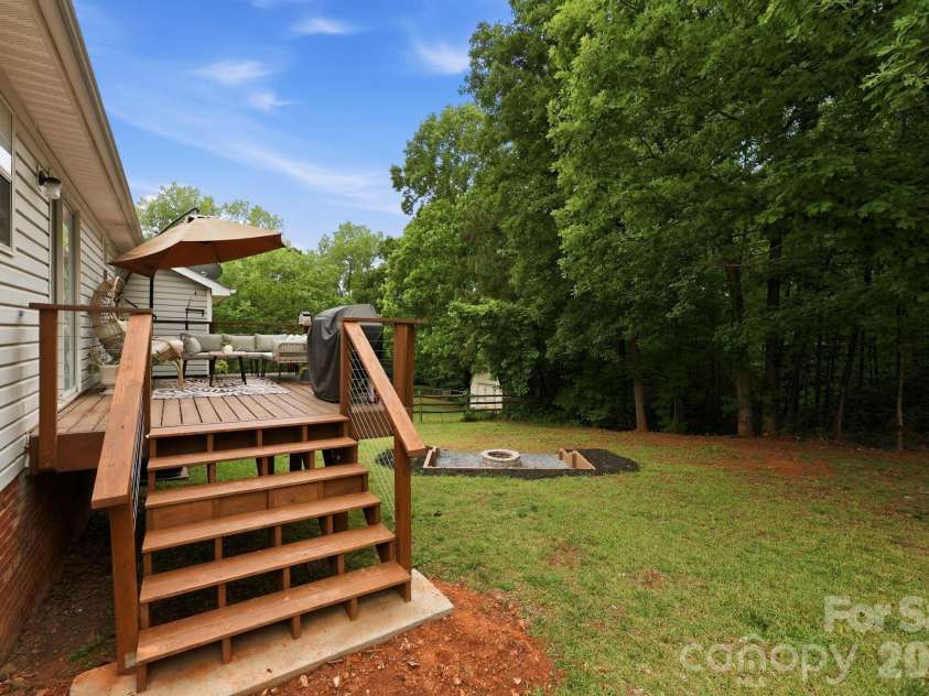 1221 Capps Hollow Drive, Charlotte, NC 28216.  MLS# CAR4378242, YatesRealty ID 25939. 