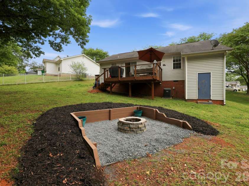 1221 Capps Hollow Drive, Charlotte, NC 28216.  MLS# CAR4378242, YatesRealty ID 25939. 