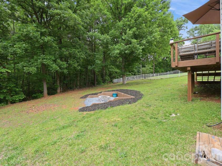 1221 Capps Hollow Drive, Charlotte, NC 28216.  MLS# CAR4378242, YatesRealty ID 25939. 