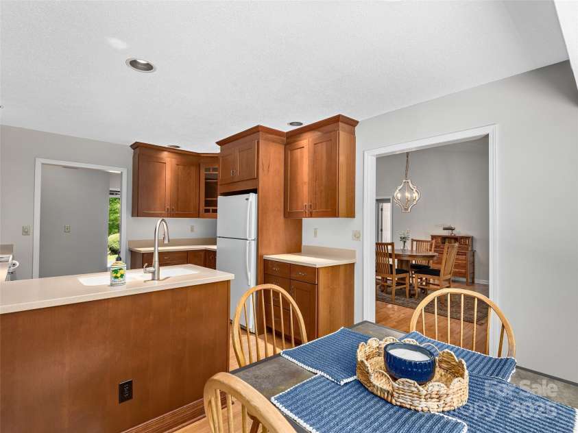 189 Cove Loop Road, Hendersonville, NC 28739.  MLS# CAR4274408, YatesRealty ID 25939. 